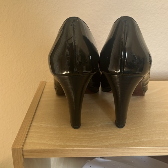 Cole Haan Black Payrnt Leather Heels - Nike Air Sole - Picture 3 of 9